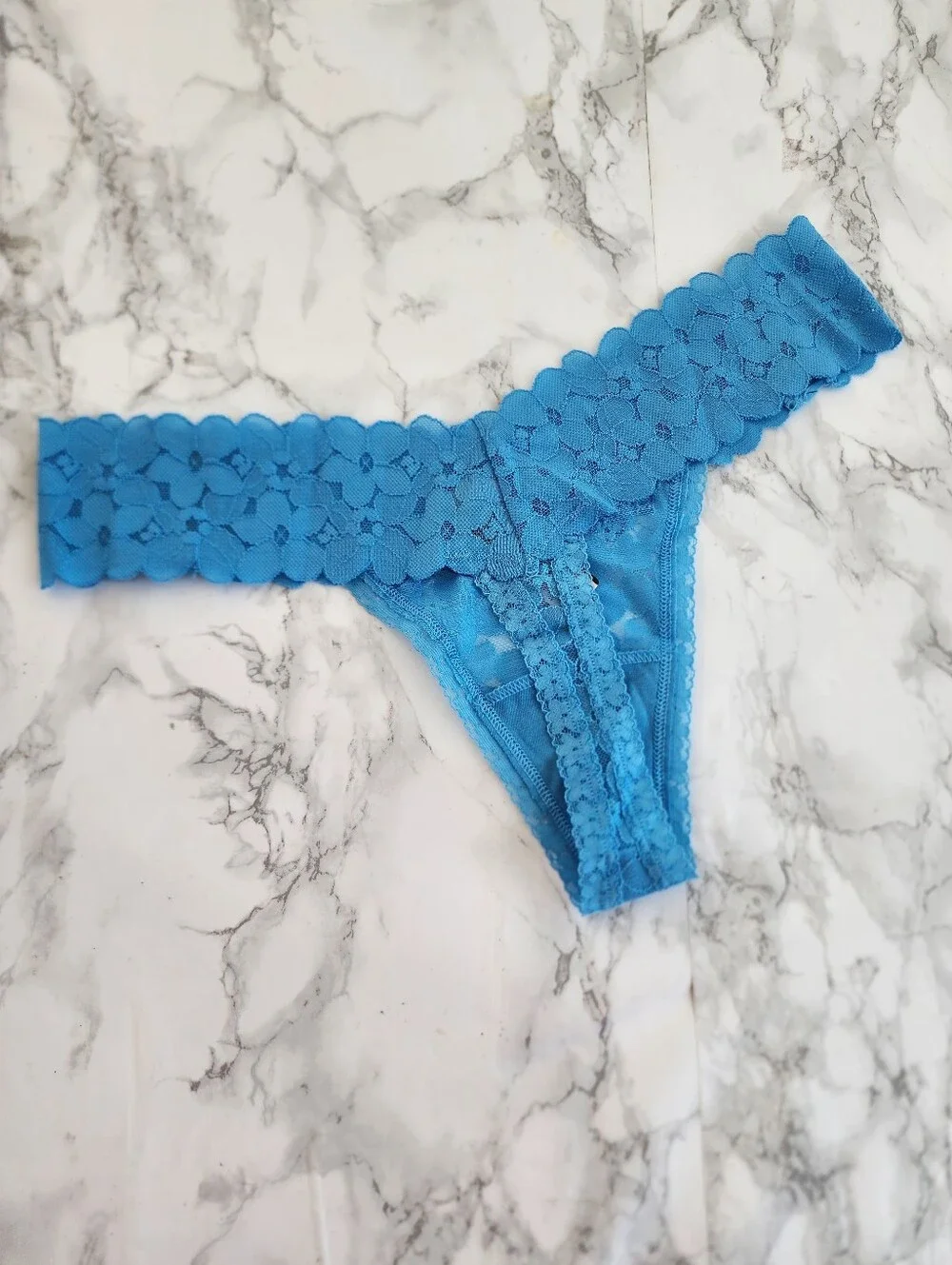 3 VICTORIA'S SECRET THE LACIE THONG PANTIES LOT OF 3 Pack SEXY ROMANTIC M